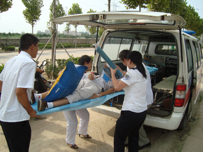 市急救中心进行突发事件紧急医学救援应急预演